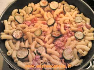Rigatoni con zucchine e pancetta