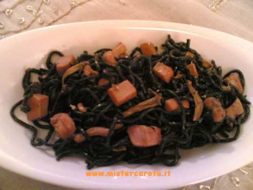 Tagliolini neri alle seppie giganti e finfarle
