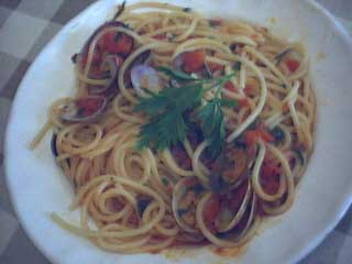 Spaghetti alle vongole e pomodoro