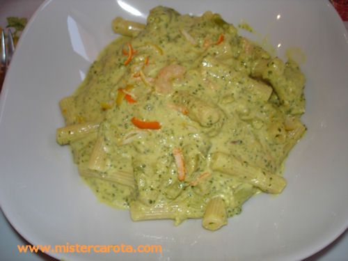 Pasta all'indiana con gamberetti e curry