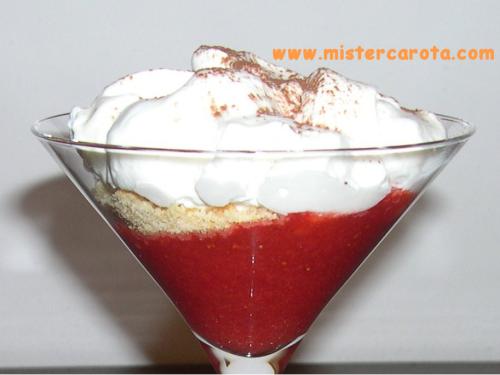 Crema di fragole con spuma di yogurt e panna