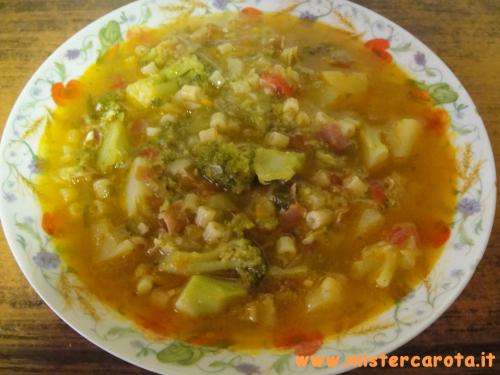 Minestra con broccoli e battuto al prosciutto