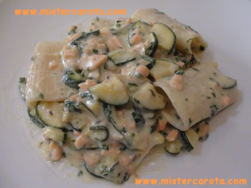 Paccheri con salmone e zucchine