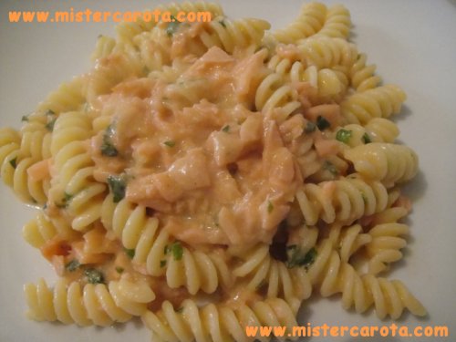 Fusilli al salmone in salsa di arancia