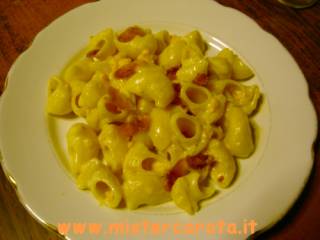 Pasta con salmone e bottarga