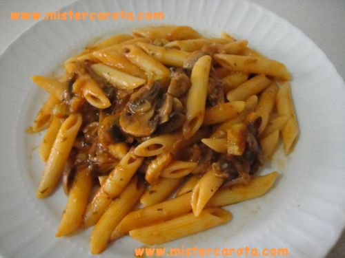 Penne con salsa ai funghi e nduja