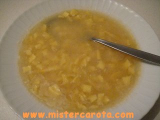 Quadrucci all uovo con brodo di carne