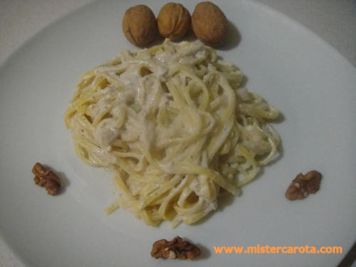 Tagliolini in crema di ricotta e noci